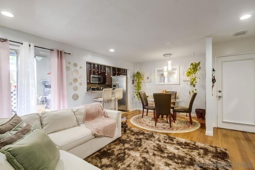 Image 1 of property listing at 8015 CAMINITO DE PIZZA #B, San Diego, CA 92108