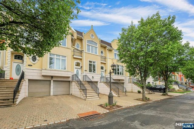 110 Winding Creek, Old Tappan, NJ 07675