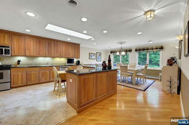 110 Winding Creek, Old Tappan, NJ 07675