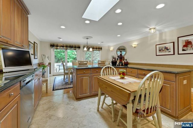 110 Winding Creek, Old Tappan, NJ 07675