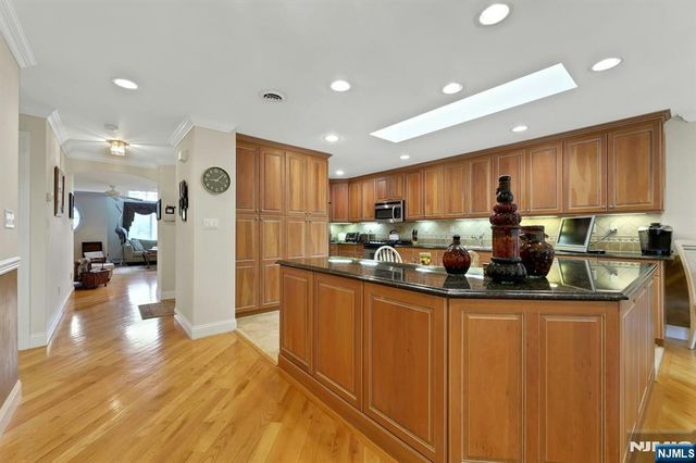 110 Winding Creek, Old Tappan, NJ 07675