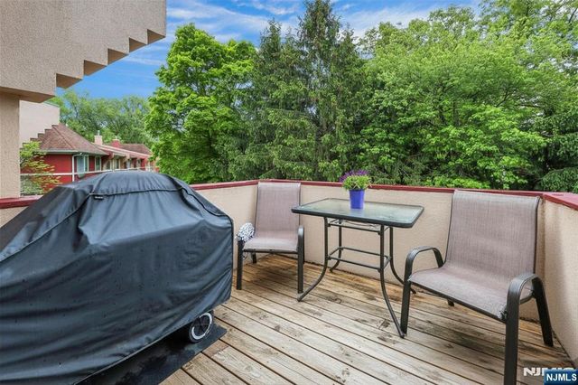 110 Winding Creek, Old Tappan, NJ 07675