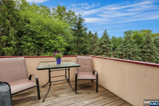 110 Winding Creek, Old Tappan, NJ 07675