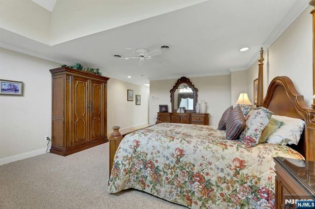 110 Winding Creek, Old Tappan, NJ 07675