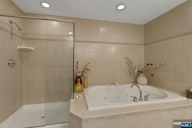 110 Winding Creek, Old Tappan, NJ 07675
