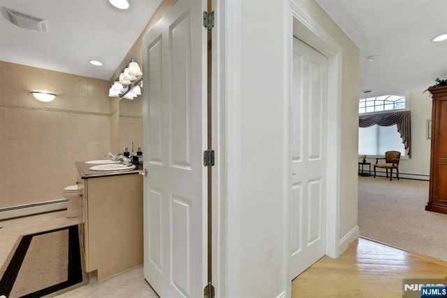 110 Winding Creek, Old Tappan, NJ 07675