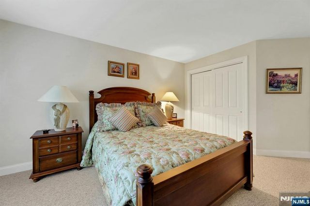 110 Winding Creek, Old Tappan, NJ 07675