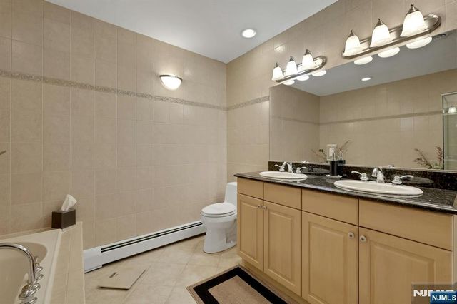 110 Winding Creek, Old Tappan, NJ 07675