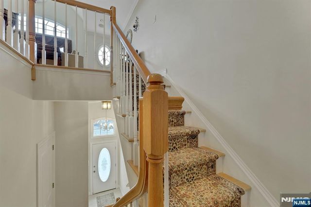 110 Winding Creek, Old Tappan, NJ 07675