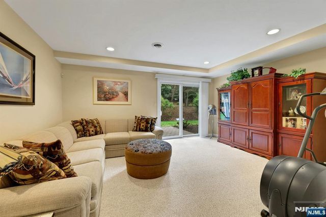 110 Winding Creek, Old Tappan, NJ 07675