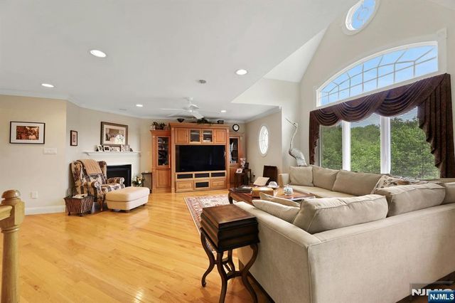 110 Winding Creek, Old Tappan, NJ 07675