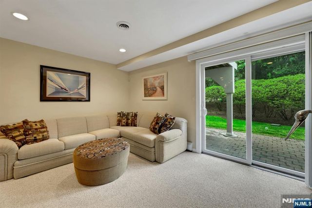 110 Winding Creek, Old Tappan, NJ 07675