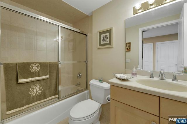 110 Winding Creek, Old Tappan, NJ 07675