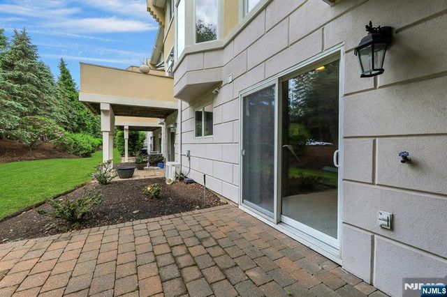 110 Winding Creek, Old Tappan, NJ 07675