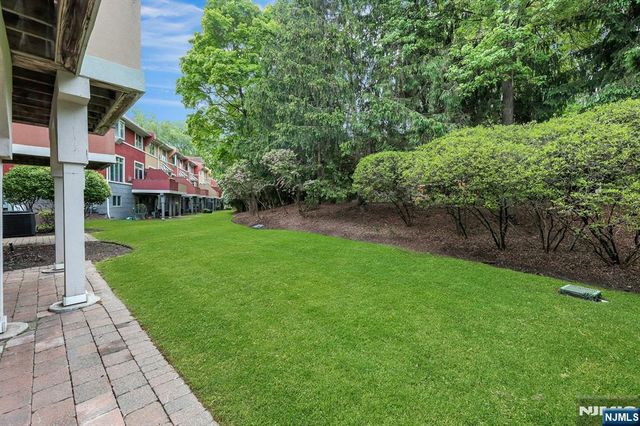 110 Winding Creek, Old Tappan, NJ 07675