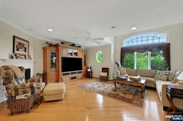 110 Winding Creek, Old Tappan, NJ 07675