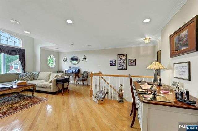 110 Winding Creek, Old Tappan, NJ 07675