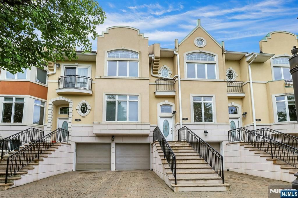 110 Winding Creek, Old Tappan, NJ 07675