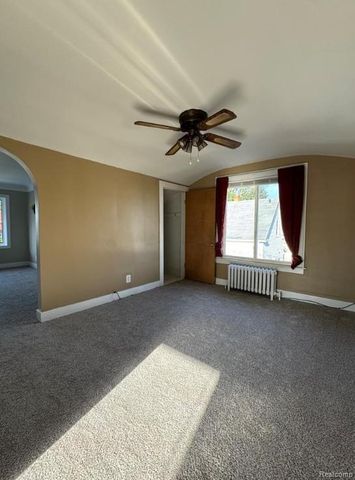 355 Poplar Upper Unit 2 Street, Wyandotte, MI 48192