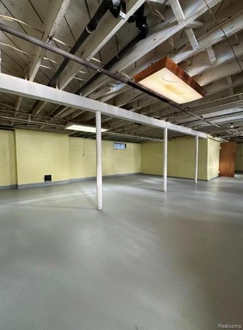 355 Poplar Upper Unit 2 Street, Wyandotte, MI 48192