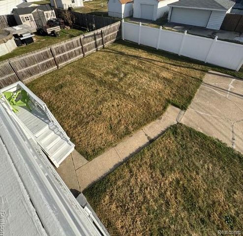 355 Poplar Upper Unit 2 Street, Wyandotte, MI 48192