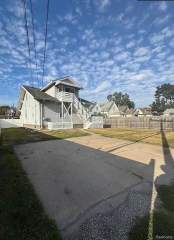 355 Poplar Upper Unit 2 Street, Wyandotte, MI 48192