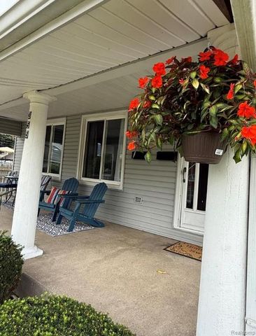 355 Poplar Upper Unit 2 Street, Wyandotte, MI 48192