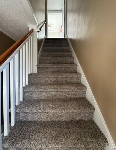 355 Poplar Upper Unit 2 Street, Wyandotte, MI 48192