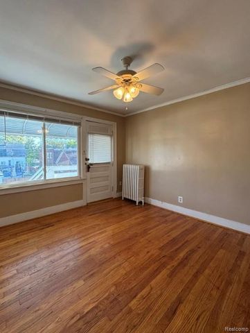 355 Poplar Upper Unit 2 Street, Wyandotte, MI 48192