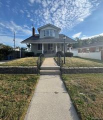 355 Poplar Upper Unit 2 Street, Wyandotte, MI 48192