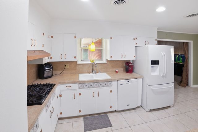 1129 Cloverdale Drive, Shreveport, LA 71118