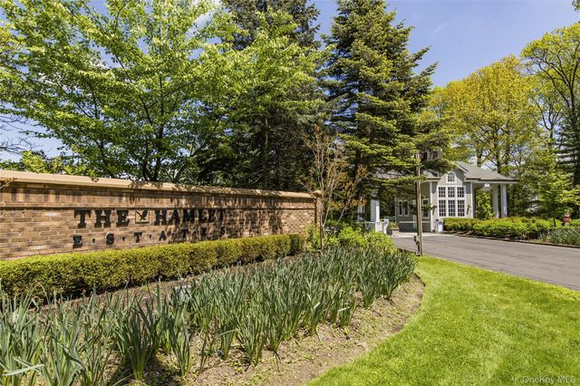 18 Aldgate Drive W, Manhasset, NY 11030