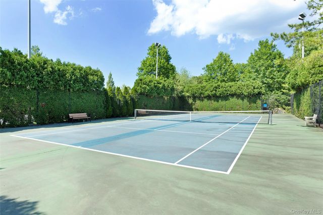 18 Aldgate Drive W, Manhasset, NY 11030