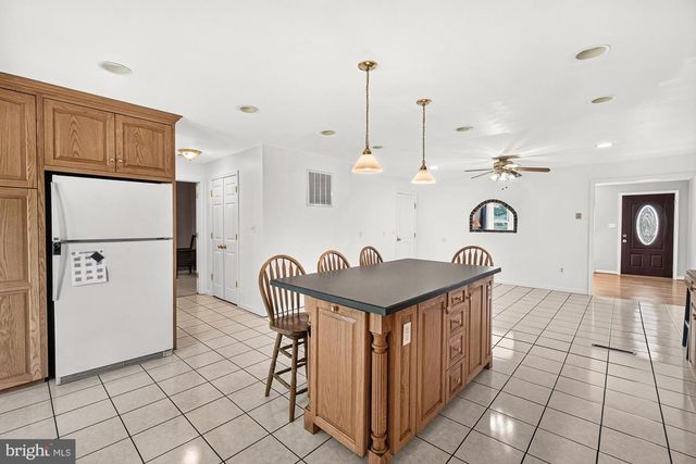 9209 OAK TREE CIR, Frederick, MD 21701