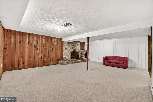 9209 OAK TREE CIR, Frederick, MD 21701