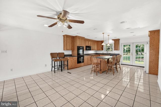 9209 OAK TREE CIR, Frederick, MD 21701