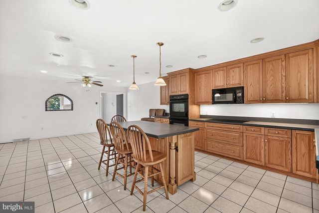 9209 OAK TREE CIR, Frederick, MD 21701