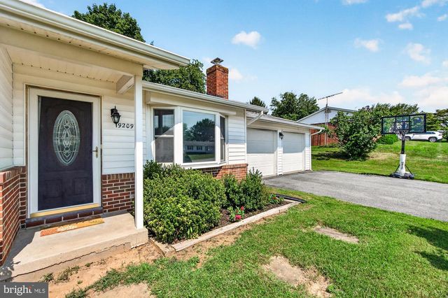 9209 OAK TREE CIR, Frederick, MD 21701