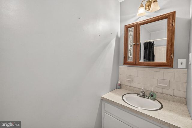 9209 OAK TREE CIR, Frederick, MD 21701