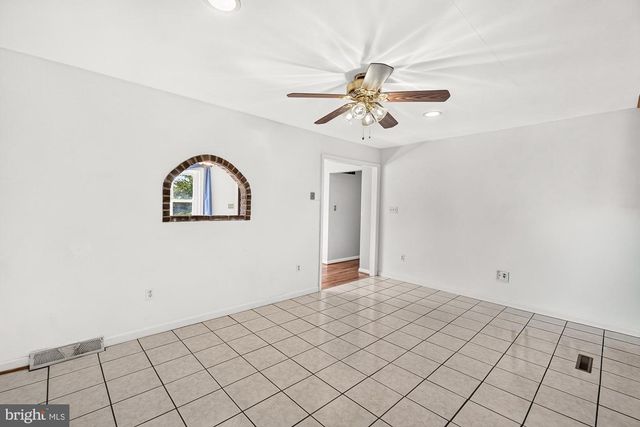 9209 OAK TREE CIR, Frederick, MD 21701
