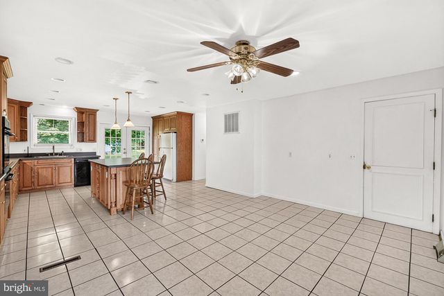 9209 OAK TREE CIR, Frederick, MD 21701