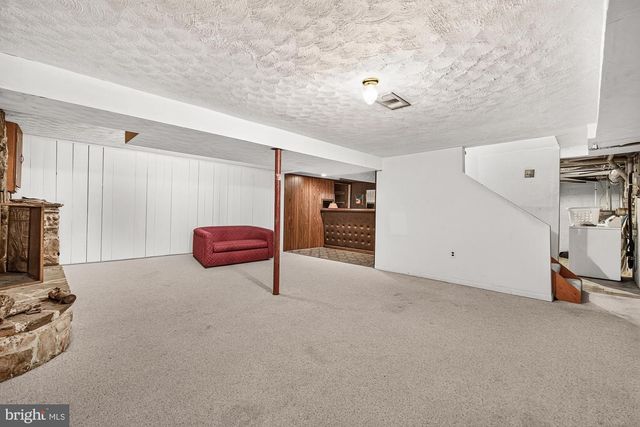 9209 OAK TREE CIR, Frederick, MD 21701