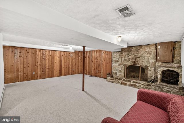 9209 OAK TREE CIR, Frederick, MD 21701