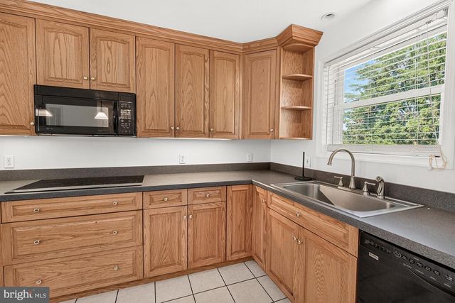 9209 OAK TREE CIR, Frederick, MD 21701