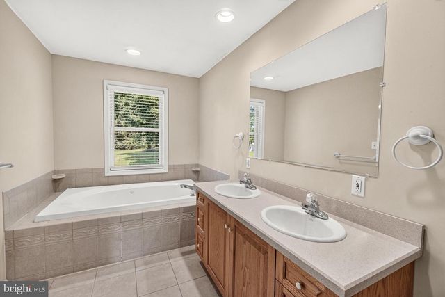 9209 OAK TREE CIR, Frederick, MD 21701