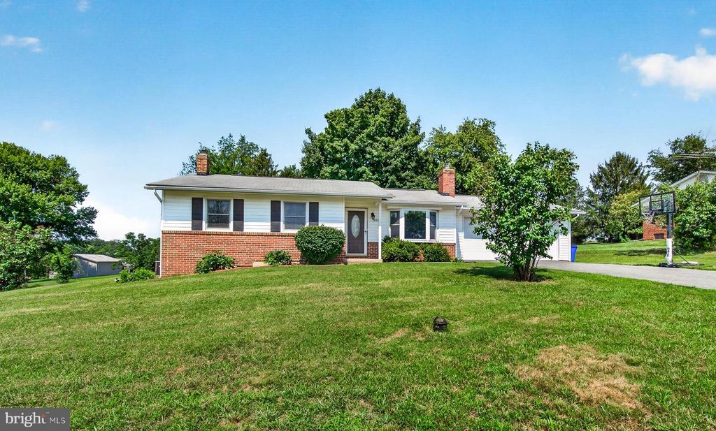 9209 OAK TREE CIR, Frederick, MD 21701