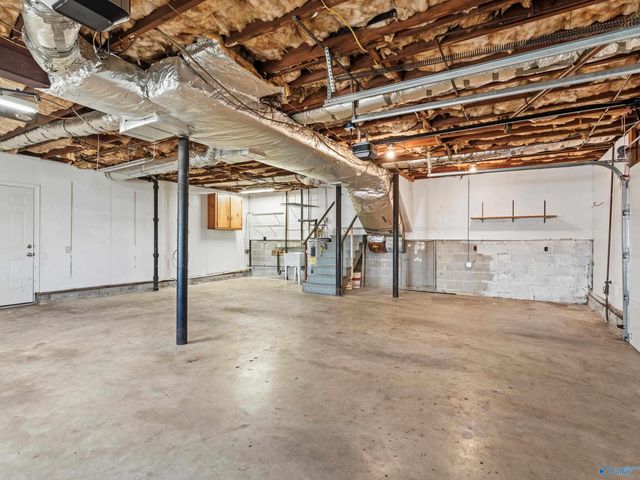 327 Pawnee Trail SE, Huntsville, AL 35803