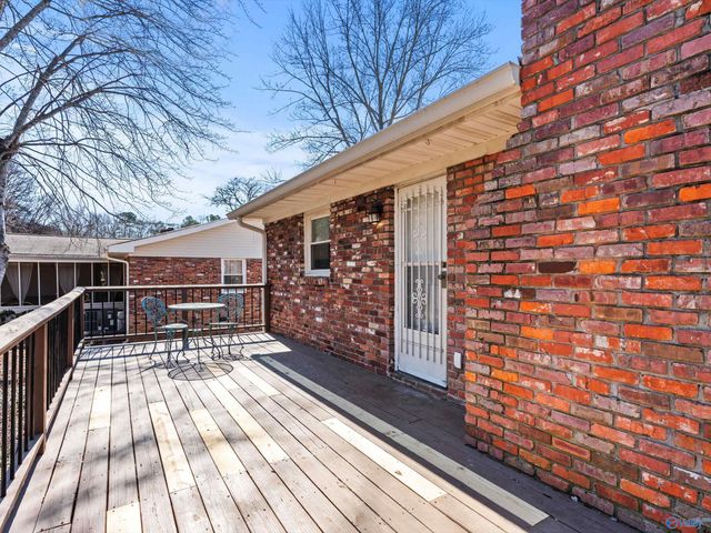 327 Pawnee Trail SE, Huntsville, AL 35803