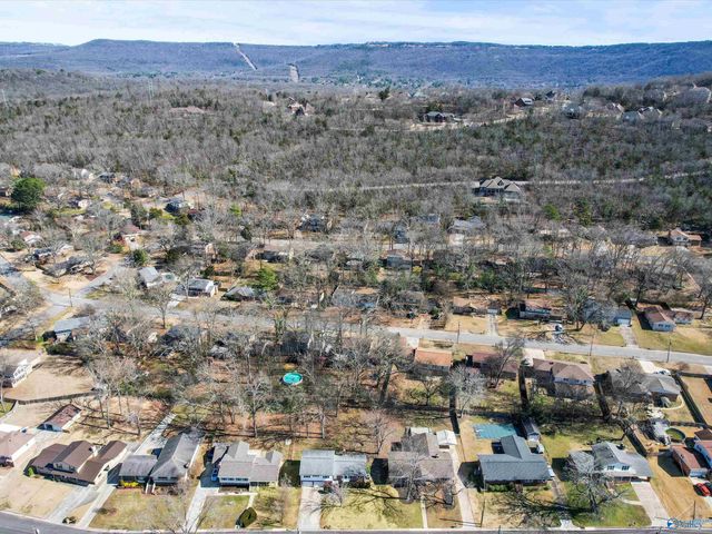 327 Pawnee Trail SE, Huntsville, AL 35803