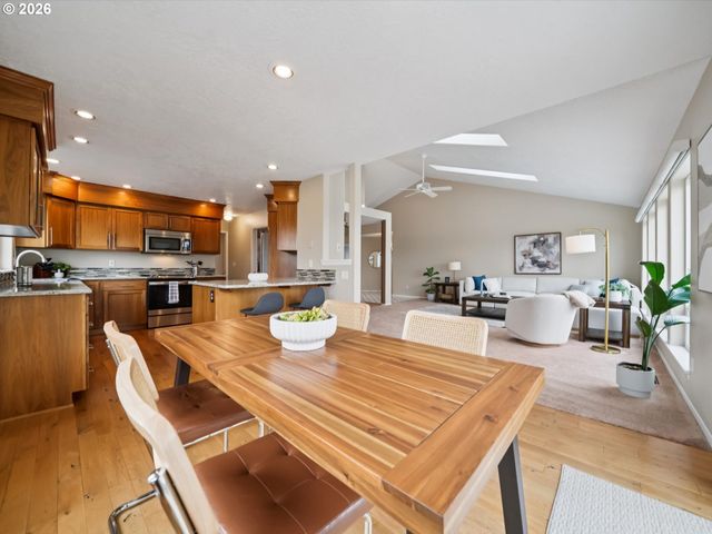 16733 Sw NAFUS Ln, Beaverton, OR 97007